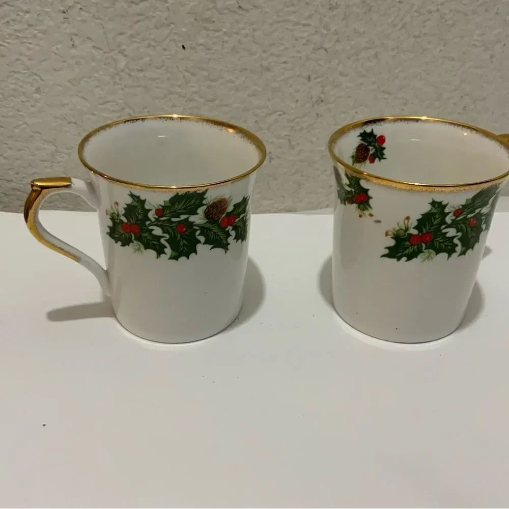 Lot of 2 Queens Rosina China Yuletide Cups Christmas Holly Berry Gold Trim B3